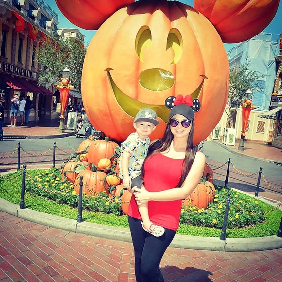 Meet your Posher, Ashley - Picture 2 of 5